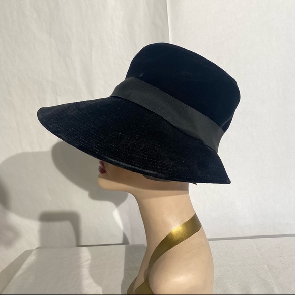 VINTAGE BLACK VELVET HAT - Picture 2 of 14